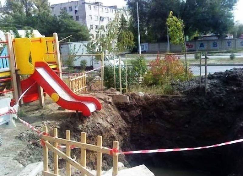 A School Opened to the World. Is there Life at the Borders?